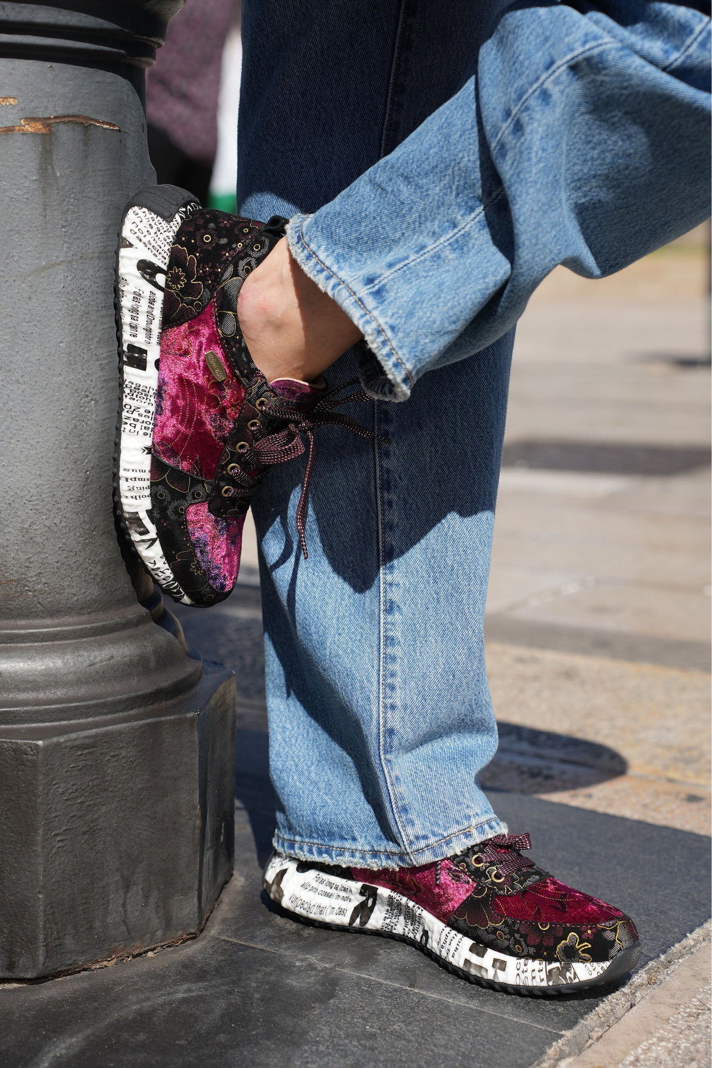 Sneakers in velluto blu e bordeaux con plantare estraibile Laura Vita 2