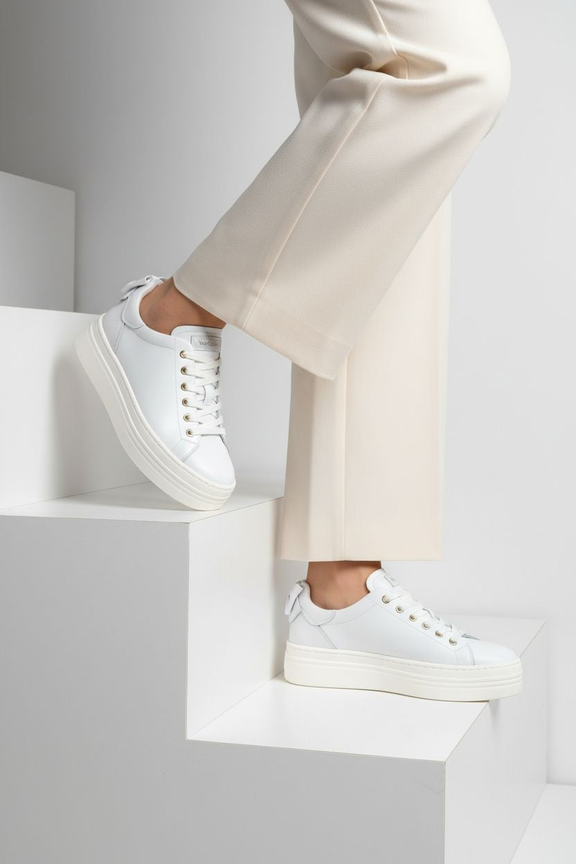 Sneaker bianca con fiocco sul retro Nero Giardini 2