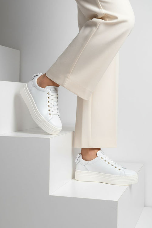 Sneaker bianca con fiocco sul retro Nero Giardini - 2