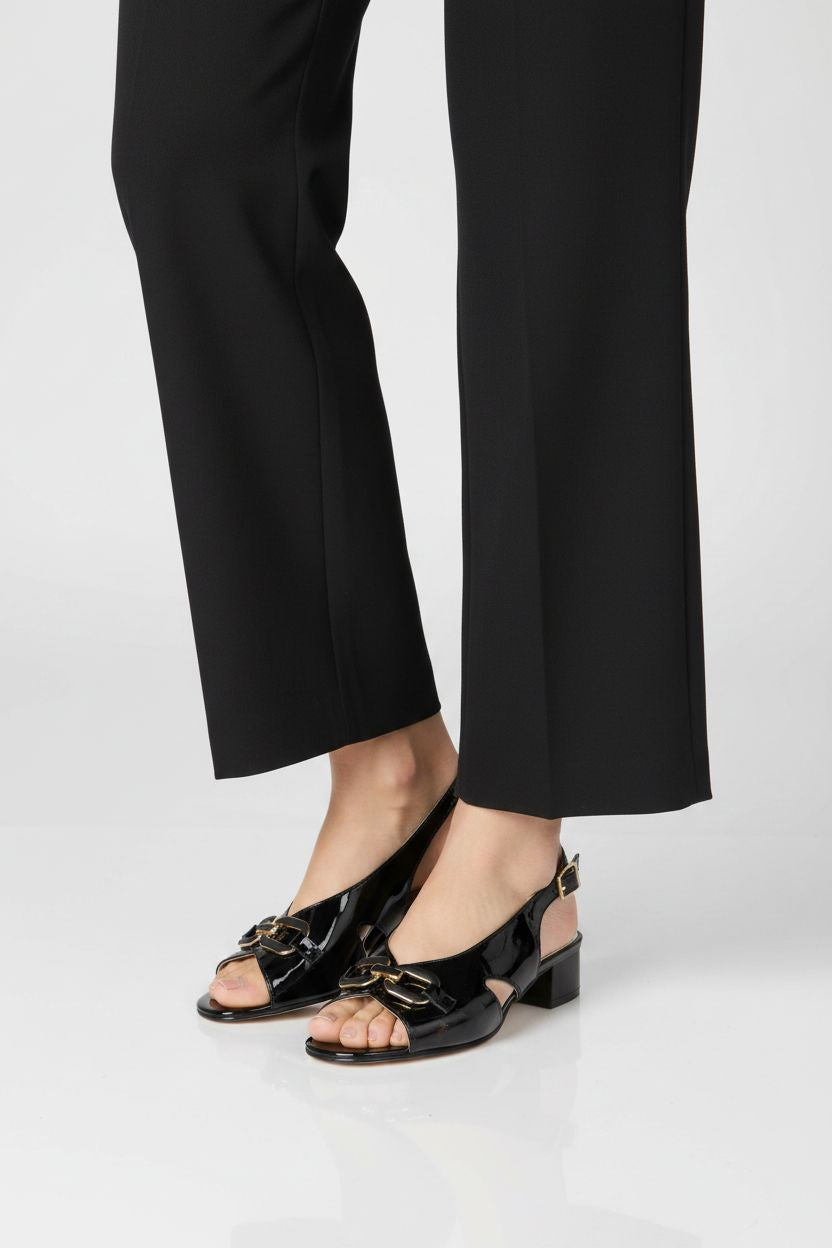 Sandalo in vernice nero con catena tacco basso Soffice Sogno 2