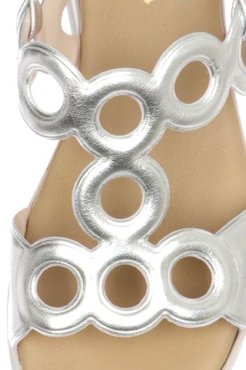 Sandalo con zeppa in pelle bianca e pelle laminata argento traforata e intrecciata - 8