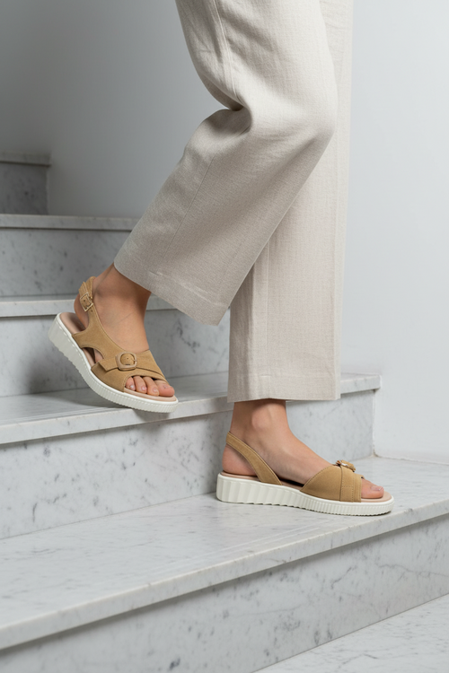 Sandalo in camoscio beige zeppa bassa - 2