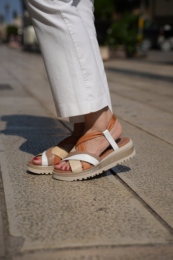 Sandalo in pelle morbisa zeppa bassa Cinzia Soft - 3