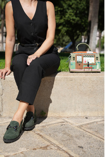 Mocassino in camoscio cuoio o verde  con accessorio catena - 3