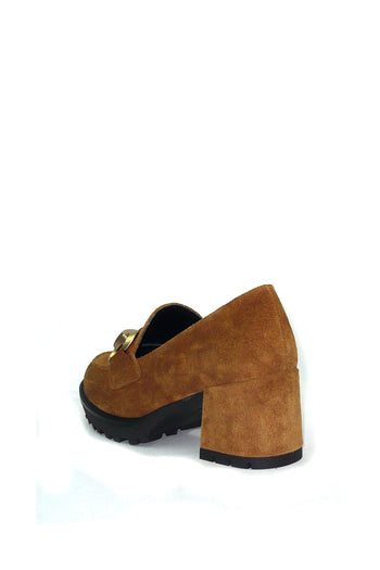 Mocassino in camoscio cuoio o verde  con accessorio catena - 11