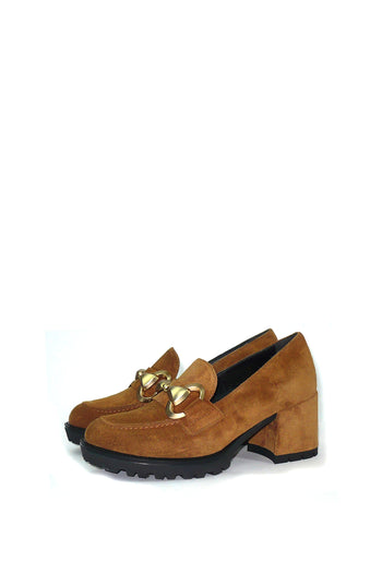 Mocassino in camoscio cuoio o verde  con accessorio catena - 8