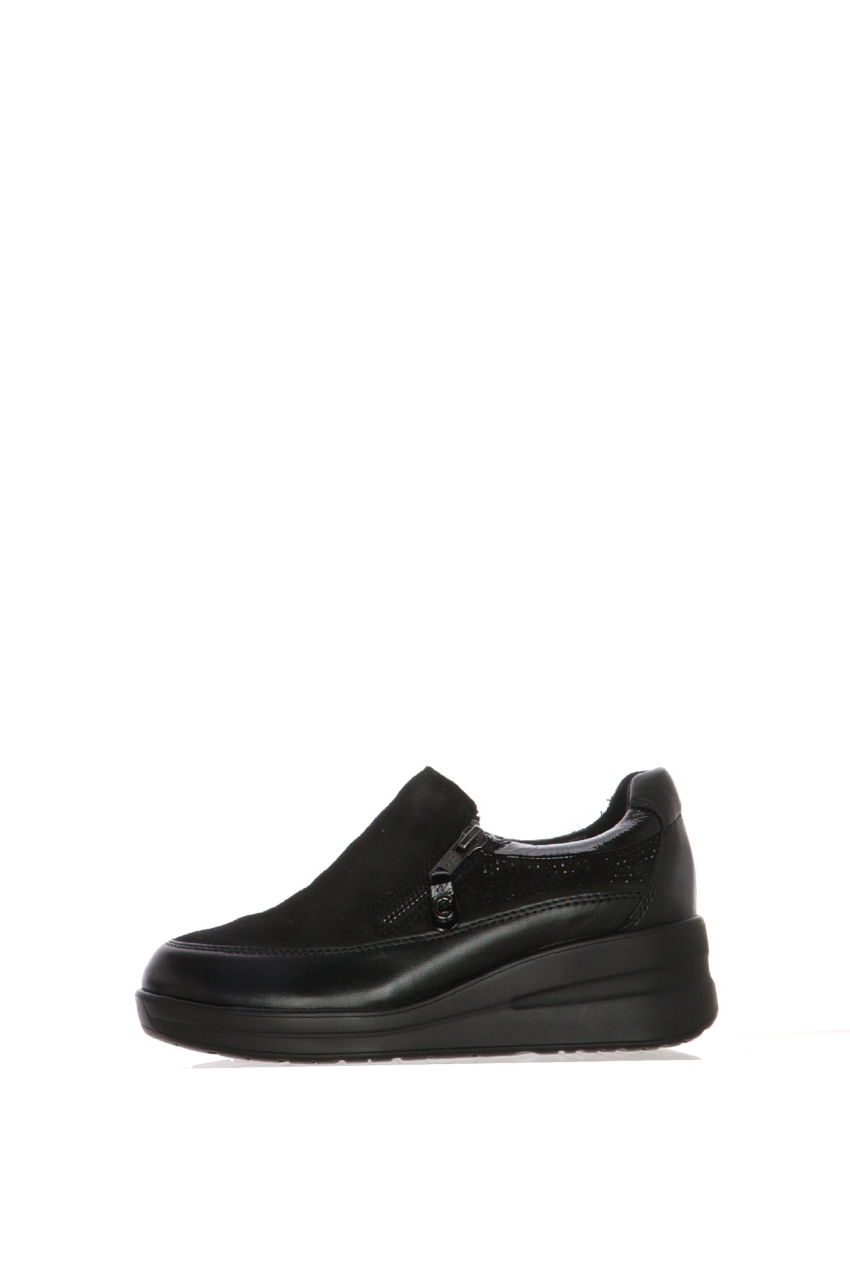 Mocassino nero con zeppa e zip laterale