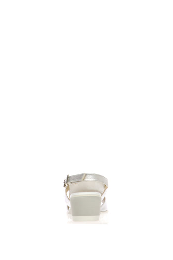 Sandalo con zeppa casual e accessorio frangia. Scolaro - 4