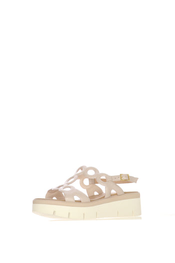 Sandalo con zeppa in pelle beige traforata e intrecciata - 3