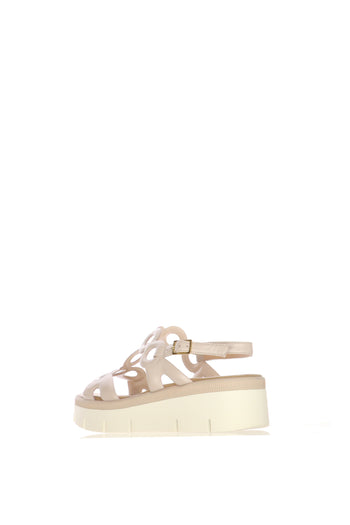 Sandalo con zeppa in pelle beige traforata e intrecciata - 4