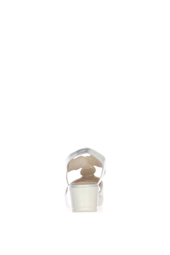 Sandalo in pelle beige  e argento con elastici sul dorso - 12