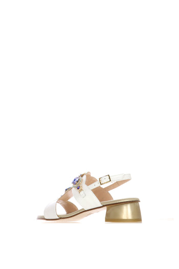 Sandalo in pelle laminata platino e nappa bianco con pietre lilla - 8