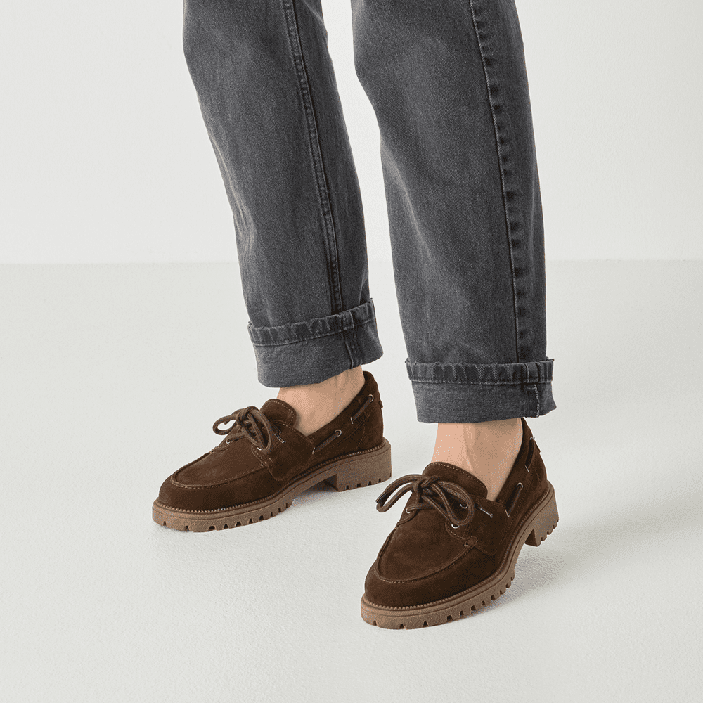 Scarpa stringata stile barca 2