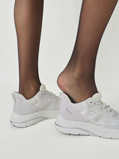 Sneakers in tessuto  bianco e nero con lacci Tamaris - 2