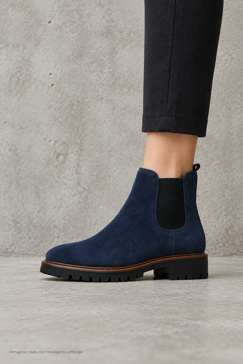 Stivaletto Chelsea Boot  in camoscio taupe e blu con carrarmato - 2