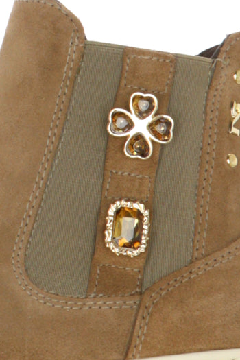 Stivaletto beige Chelsea Donna in Suede Nero Giardini - 7