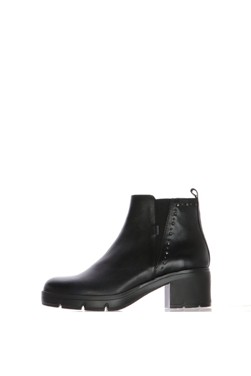 Stivaletto in pelle nera con borchioette tacco basso Fluchos - 1
