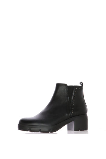Stivaletto in pelle nera con borchioette tacco basso Fluchos - 3