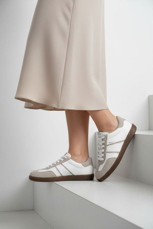 Sneakers bassa bianca e nera Tamaris - 2