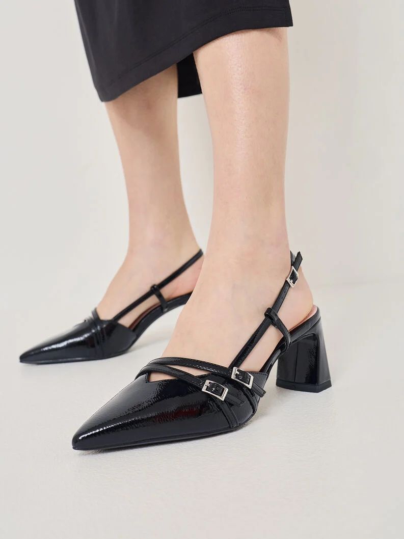Slingback nera in pelle lucida con fibbie metalliche Tamaris 2