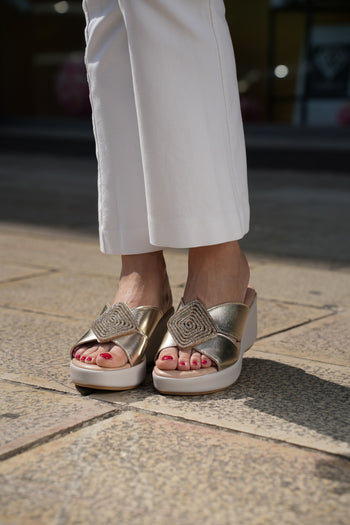 Sandalo  in pelle argento e platino con accessorio gioiello Cinzia Soft - 4