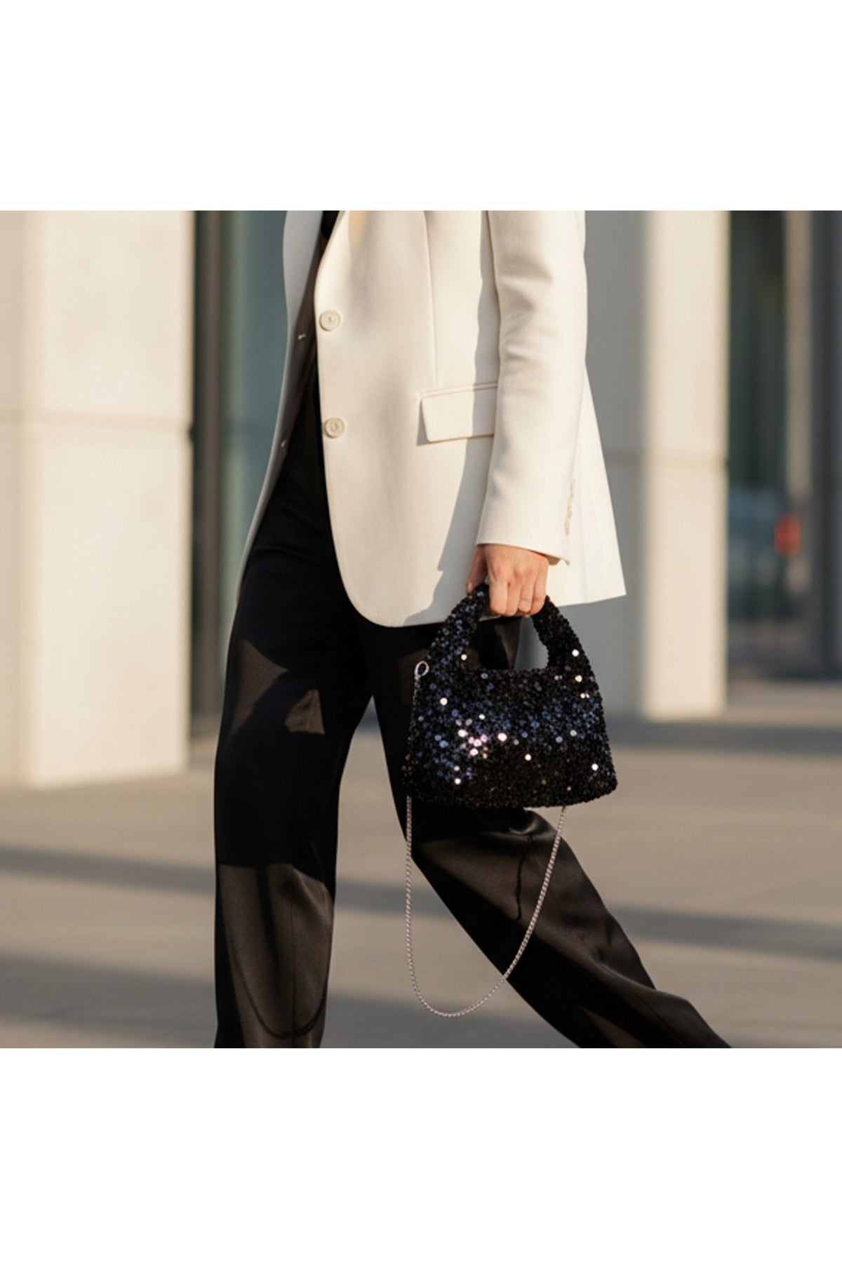 Pochette cerimonia con paiette nere 2
